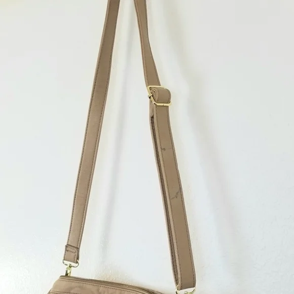STEVE MADDEN Tan w/Gold Hardware Handbag - Picture 10 of 11